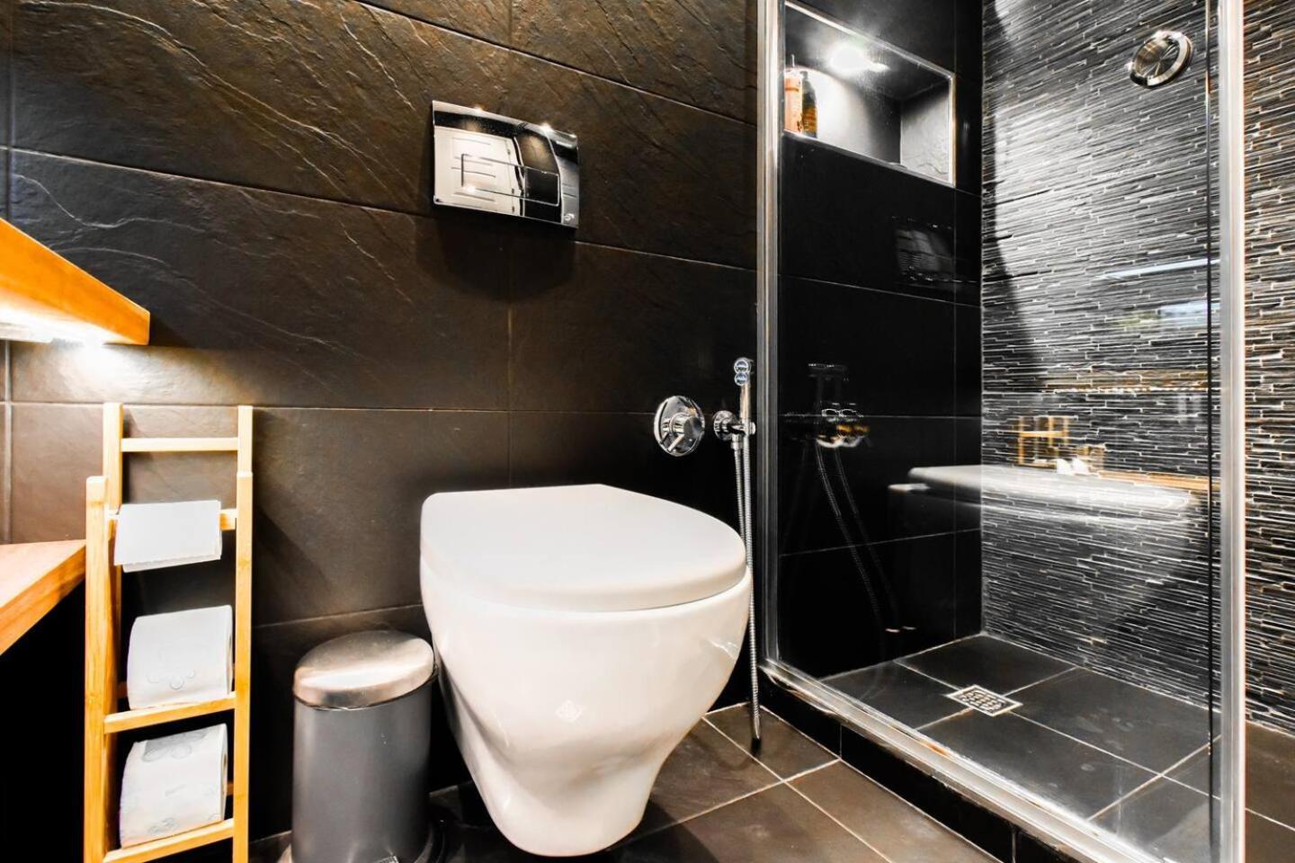 10 3br2bh Jacuzzi Free Parking Apartment *