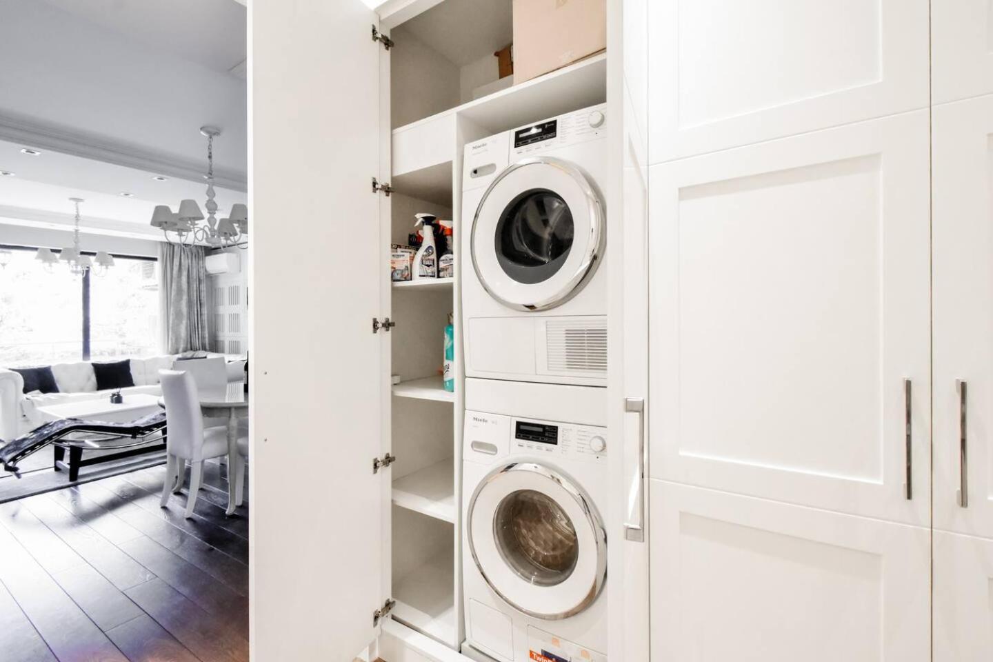 10 3br2bh Jacuzzi Free Parking *